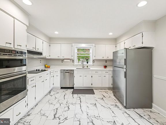 3rd image of 5817 Dawes Ave