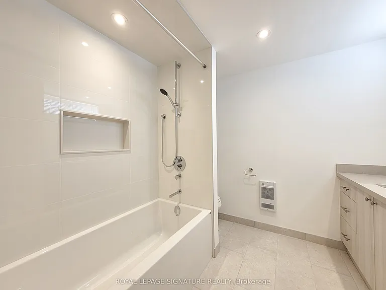 18 Coxwell Ave #LOWER — Photo 10