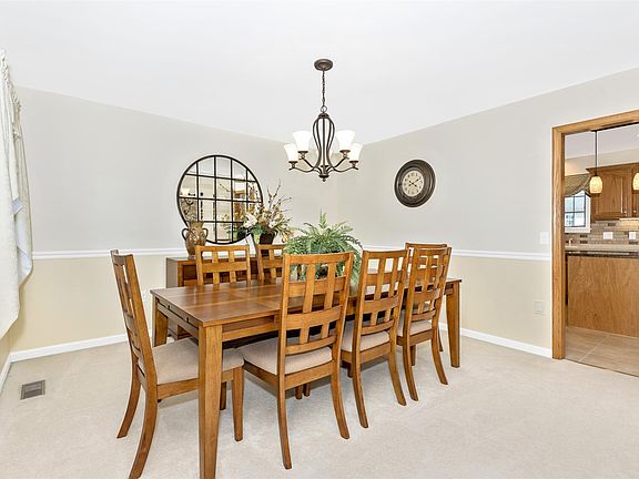 4th image of 213 Bennett Ct