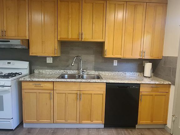 3rd image of 303 Boyce Street