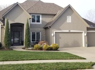 8106 Forest Park Dr, Parkville, MO 64152