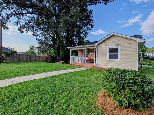 318 Hay St, Mount Airy, NC 27030