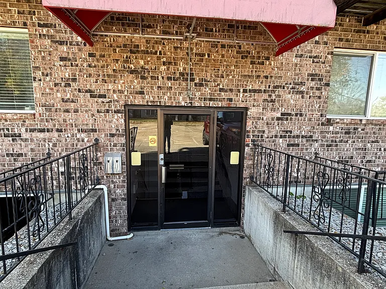 2727 S Sterling Ave #G — Photo 28