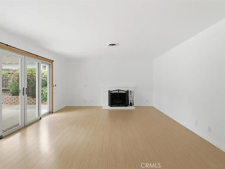 577 Houston Dr — Photo 5