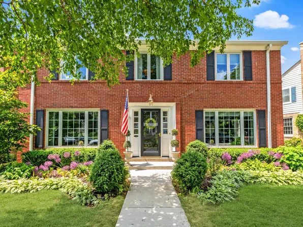 3935 North Ridgefield CIRCLE, Shorewood, WI 53211