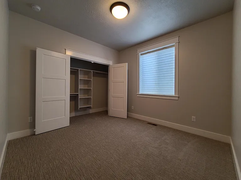 409 S Hamlin Ln — Photo 21
