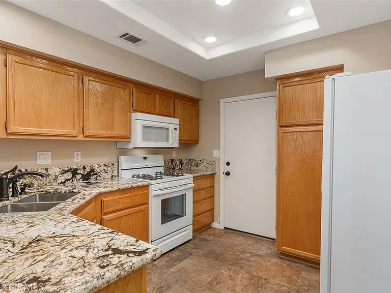 64 Mission Ct — Photo 13