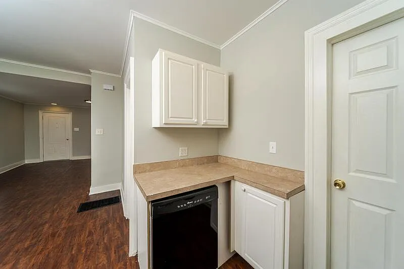 2 bed, 1.0 bath, 900 sqft, $1,350 — Photo 3