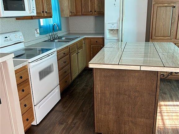 5th image of 3085 Stonehenge Rd