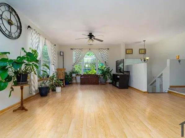 539 Meadow Lily Dr, Joliet, IL 60431