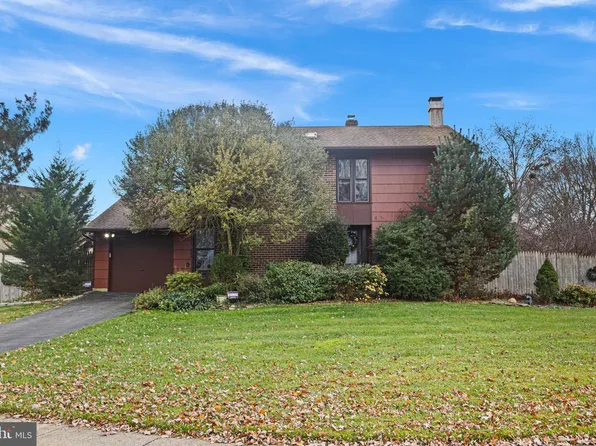 6 Enfield Dr, East Windsor, NJ 08520
