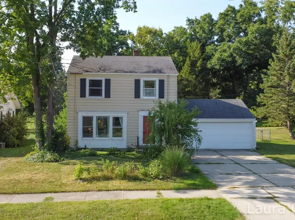 92 Orchard Dr, Sparta, MI 49345