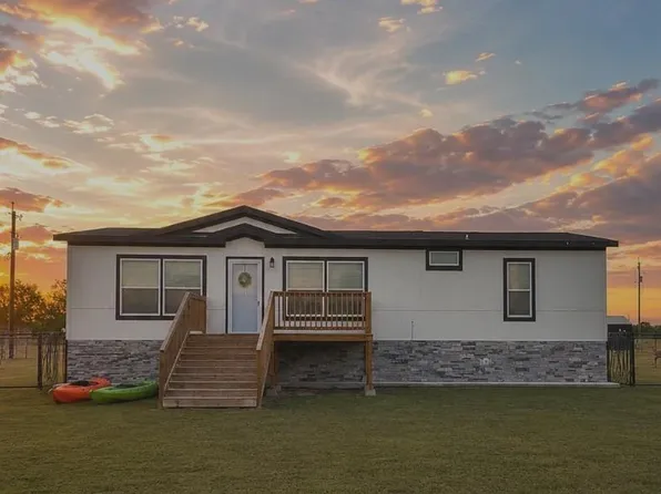 72 Rosebud Ln, Gonzales, TX 78629
