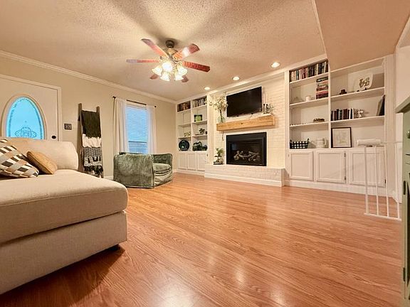 3rd image of 1588 Shands Dr
