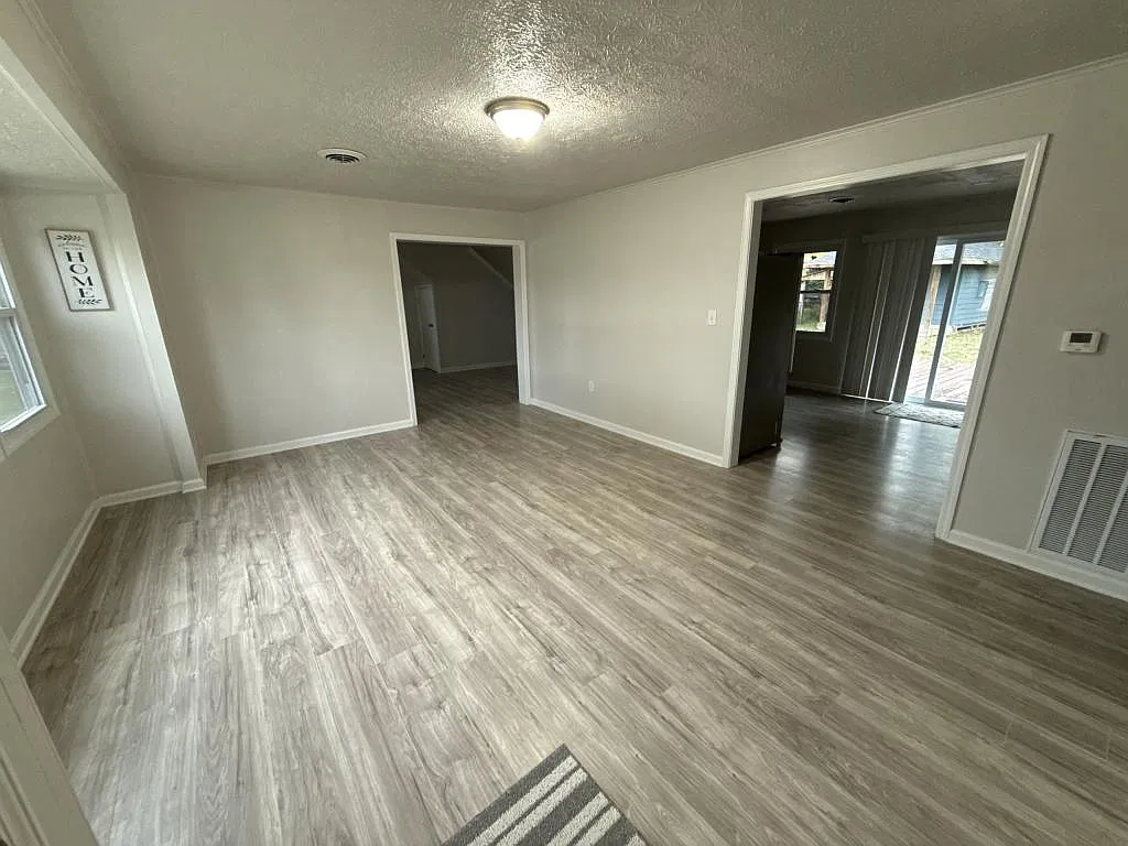 2917 Meadowlark Rd — Photo 3