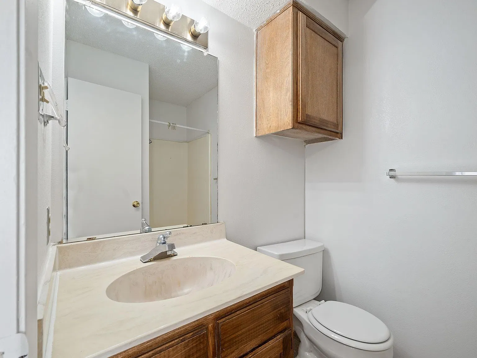 2 bed, 2.5 bath, 1047 sqft, $1,295 — Photo 3