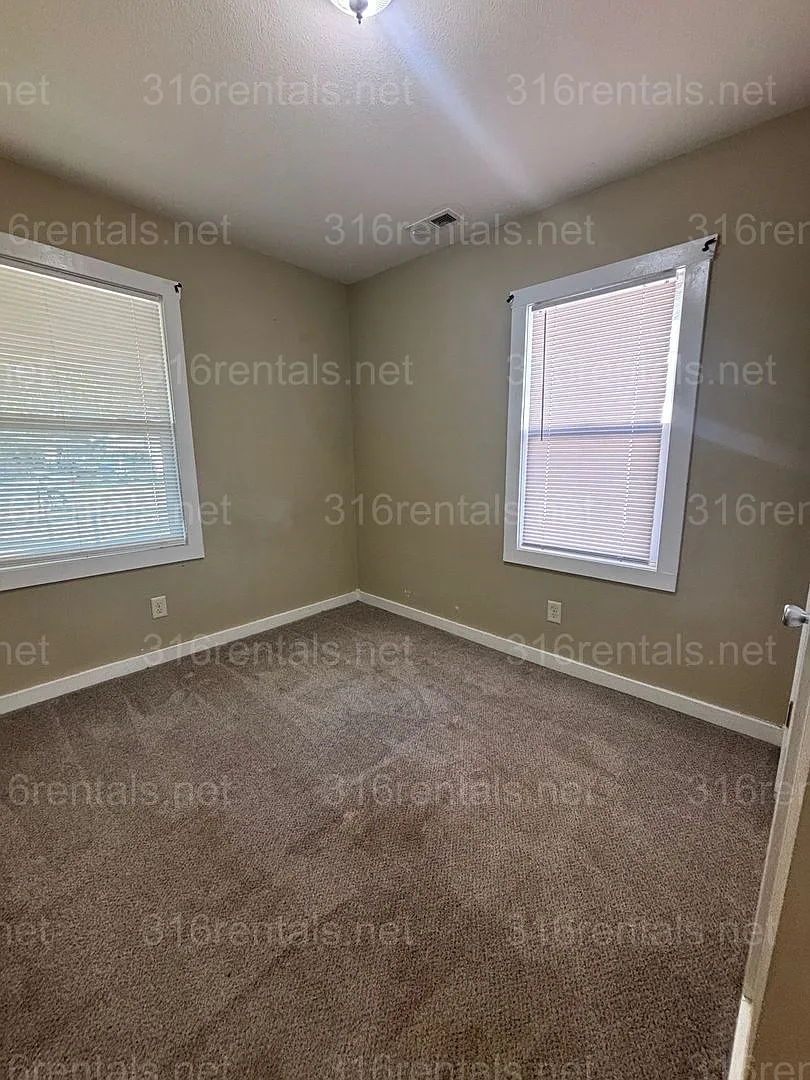 Two bed one bath available now! — Photo 4