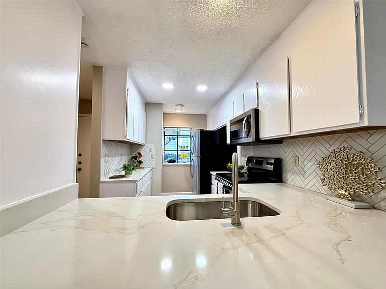 7122 Wood Hollow Dr #106 — Photo 7