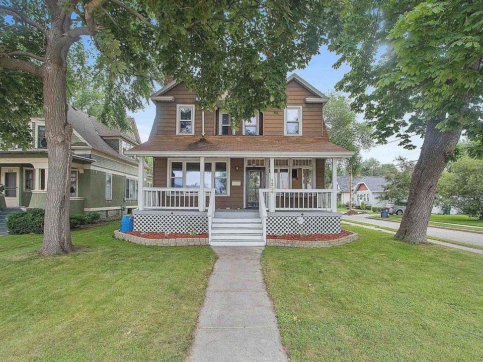 1st image of 224 E Forest Ave