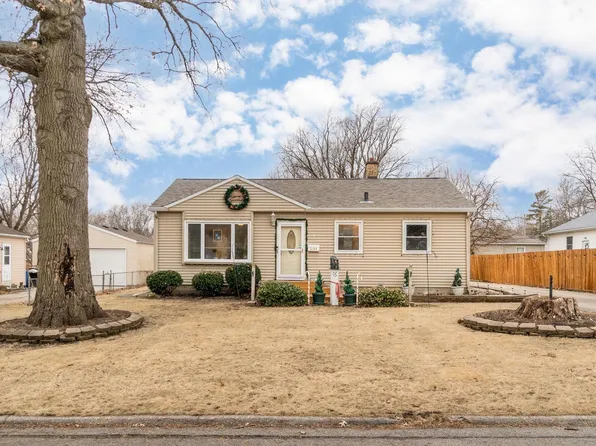 2109 Victory Dr, Cedar Falls, IA 50613