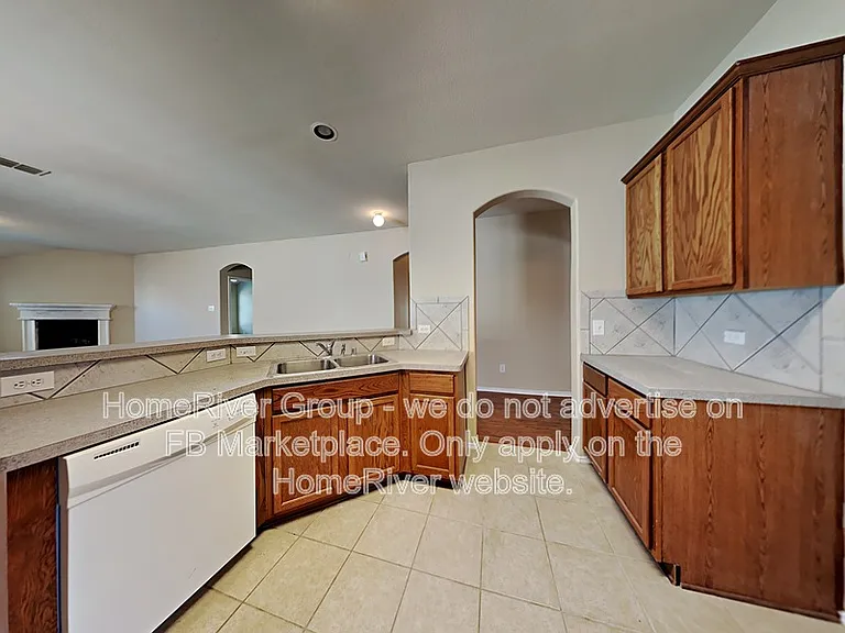1046 Warbler — Photo 2