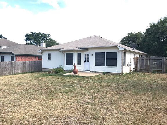 3rd image of 1047 Silverstone Ln
