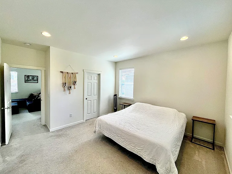 573 McCauley Ave — Photo 13