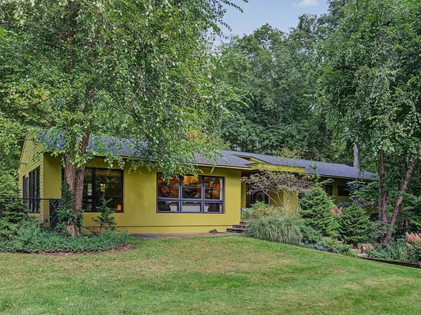 50 Porter St, Granby, MA 01033