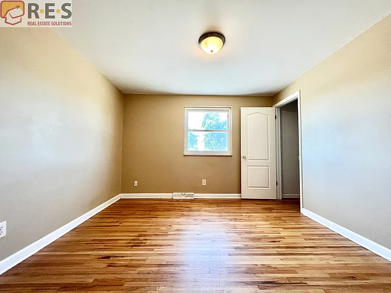 2021 W 82nd Pl — Photo 9