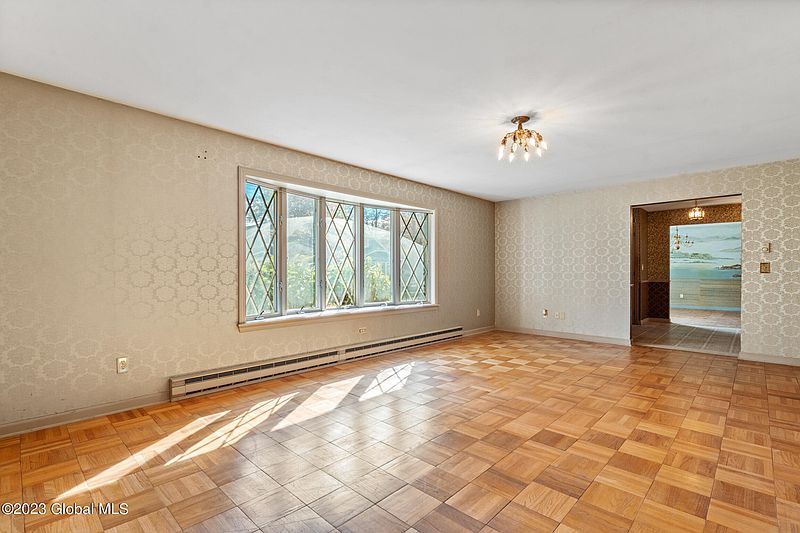 4th image of 205 Swan Street