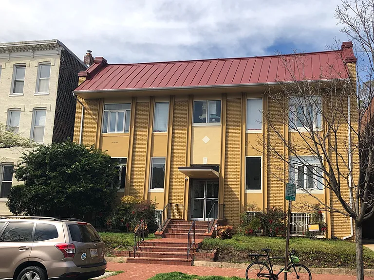 320 Constitution Ave NE — Photo 2