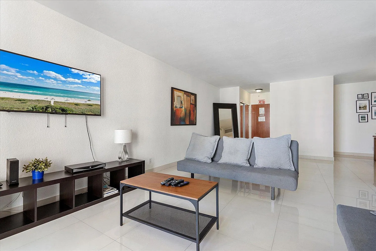 2 bed, 2.0 bath, 1237 sqft, $7,534 — Photo 4