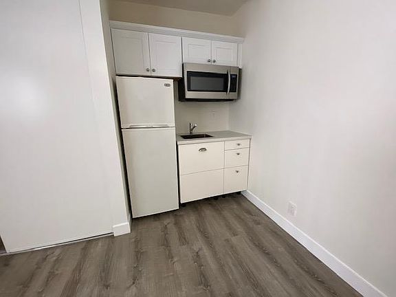 4th image of 3726 S Canfield Ave