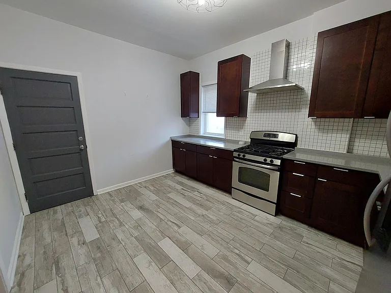 2652 W Iowa St #3R — Photo 2