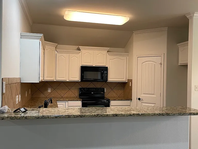 660 Spencer Ln — Photo 6