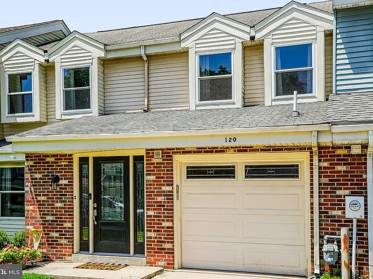120 Calderwood Ln — Photo 2