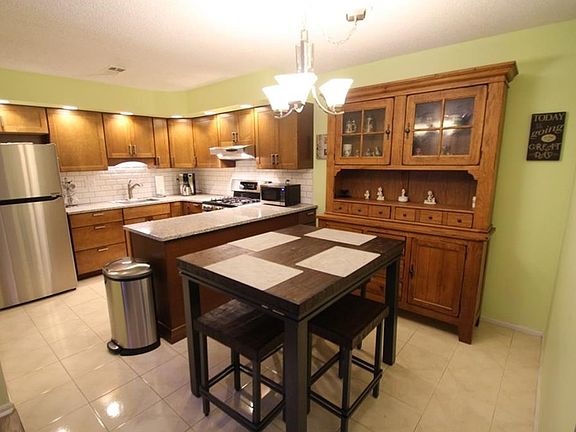 3rd image of 88 Griggs Pl