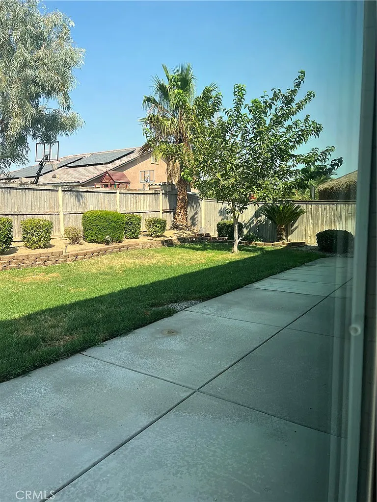 3 bed, 2.5 bath, 2897 sqft, $2,650 — Photo 2