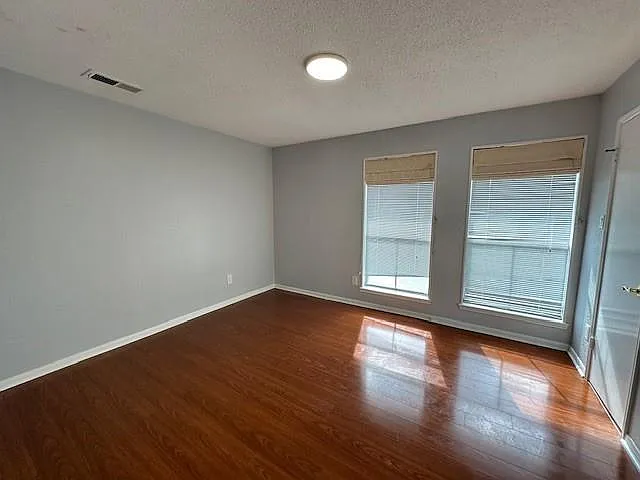 7700 Creekbend Dr #109 — Photo 4