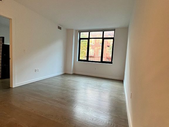 4th image of 125 Parkside Ave APT 6R