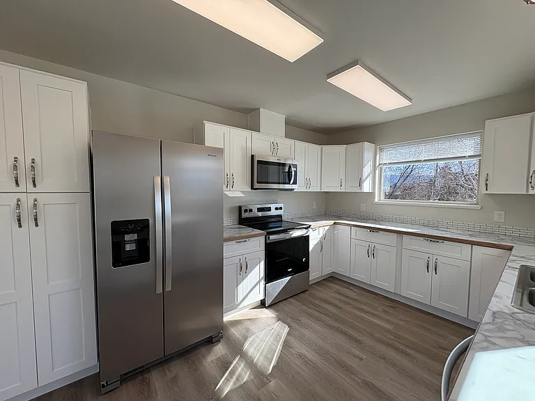 2210 N Arden Ct #B — Photo 30