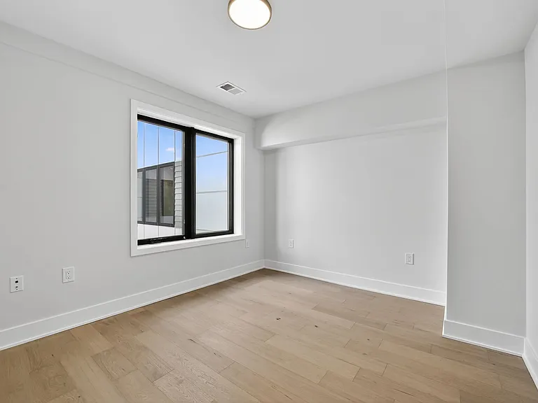 2440 Ontario Rd NW #7 — Photo 8