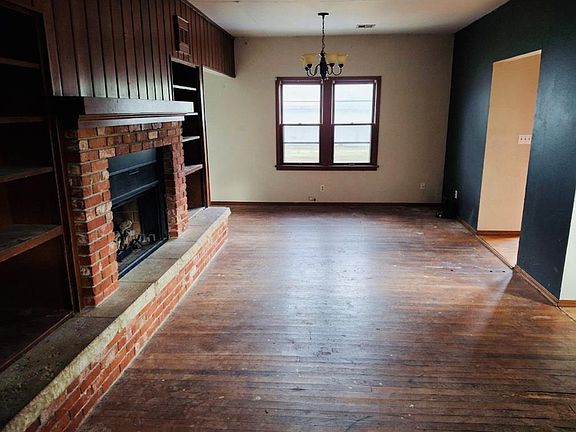 5th image of 410 S Elm St