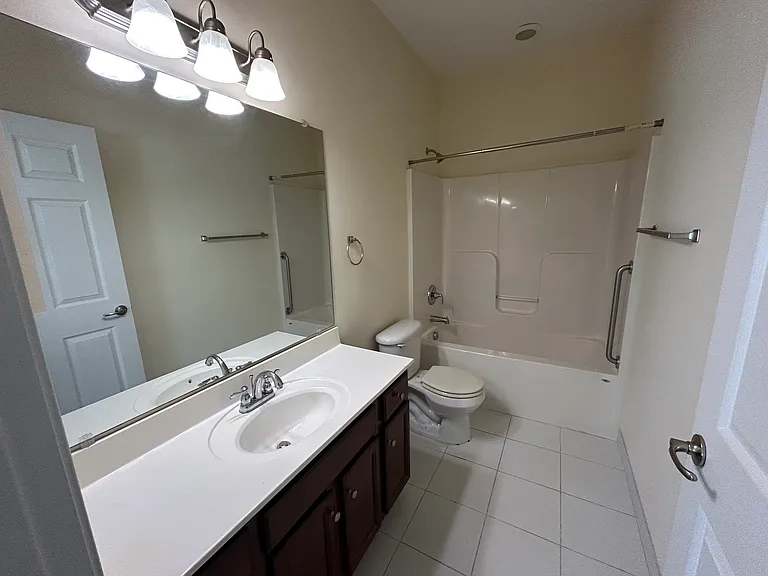 Kendall Square Apartments — Photo 31