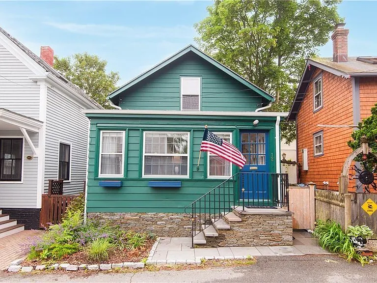 12 Maitland Ct — Photo 2