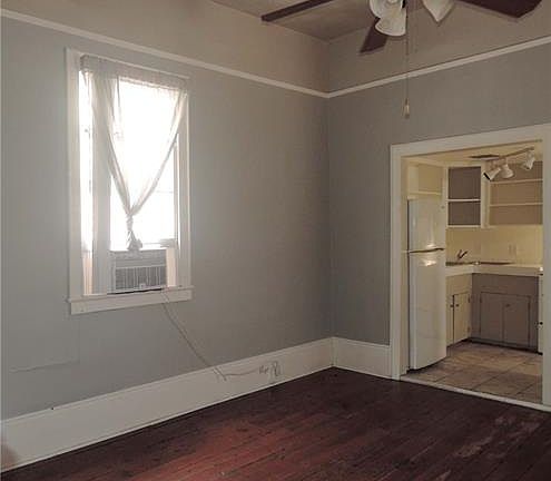 5th image of 935 Touro St