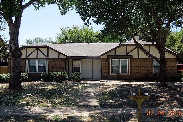 1st image of 304 E Denton Dr