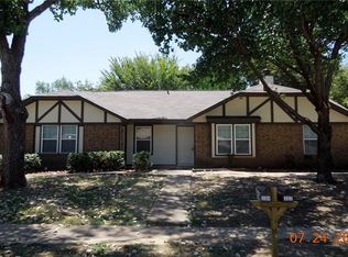 304 E Denton Dr, Euless, TX 76039
