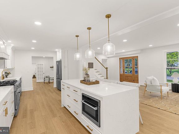 5th image of 358 Prestonfield Ln