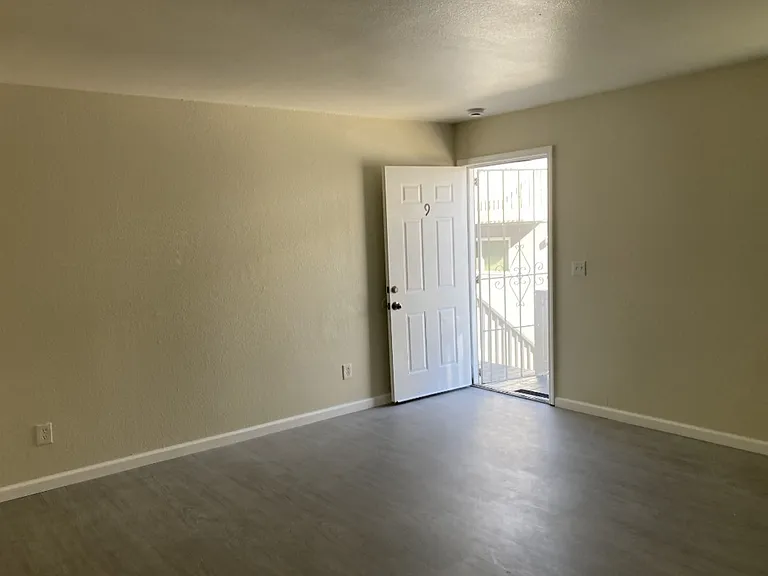 2131 Sacramento St #9 — Photo 2